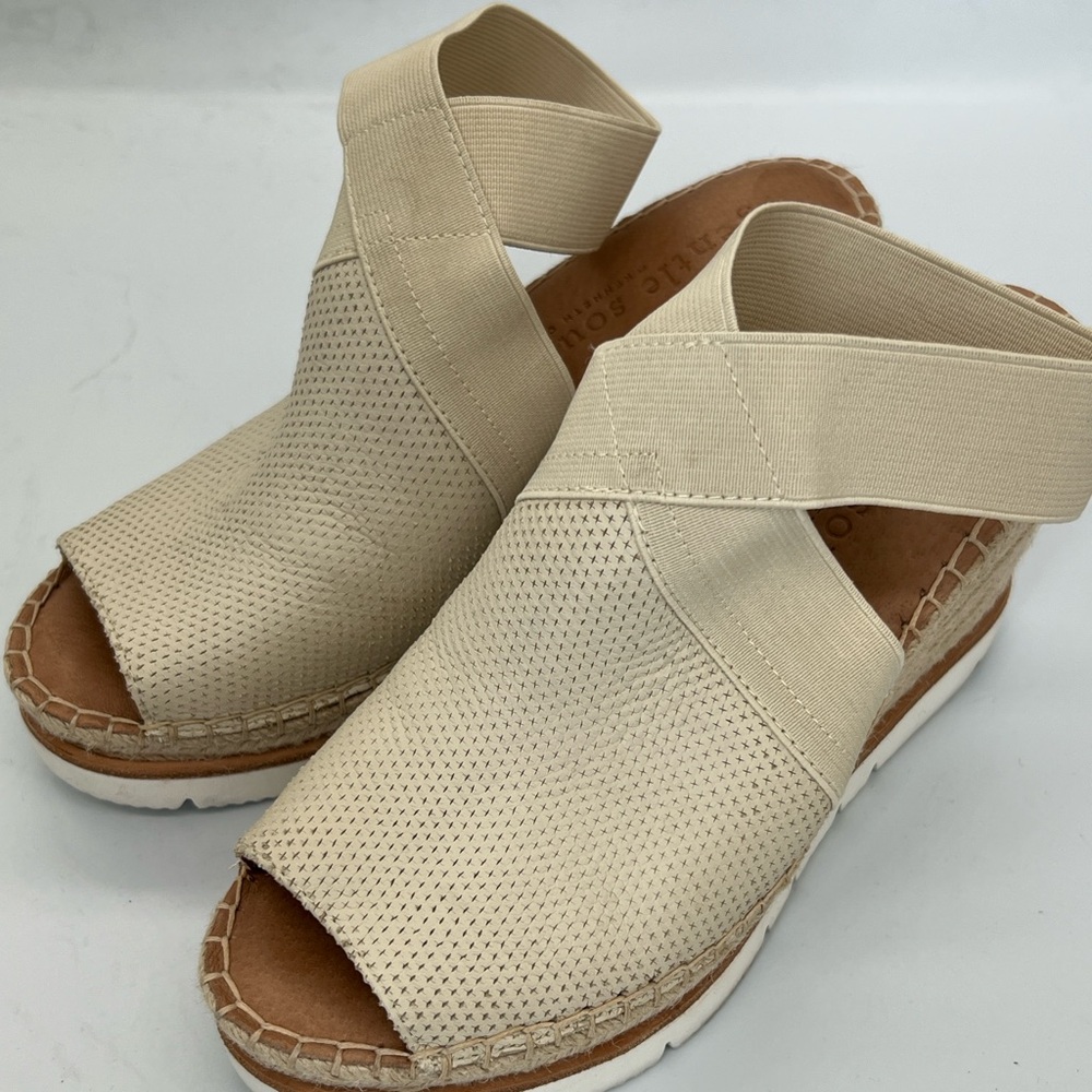 Women's Kenneth Cole “gentle souls”Beige Elastic Strap Espadrille Sandals